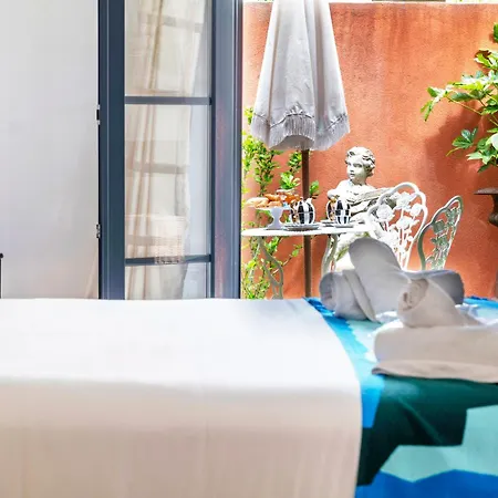 Tropez Centre, La Bravade 2 Pour 4, Romana 3*